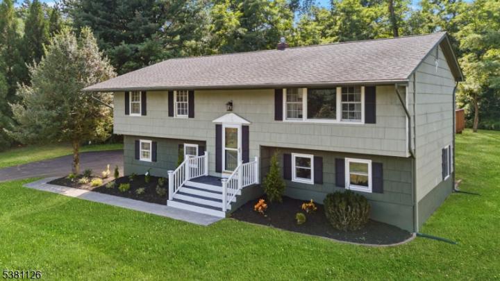 Photo of 18 Oxford Circle, Montgomery NJ