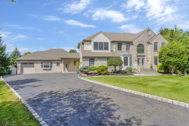 Photo of 6 Hardwood Court, Warren NJ