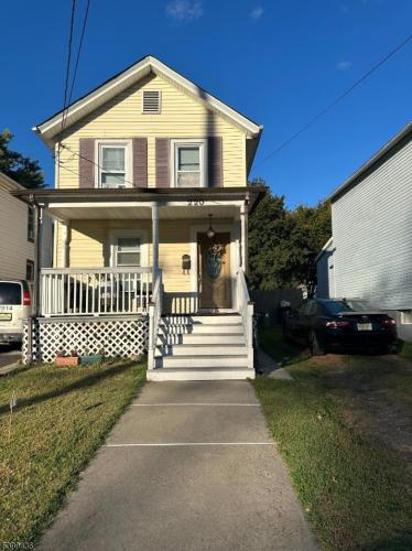 Photo of 220 Grove Street, North Plainfield NJ