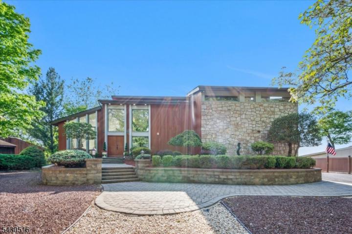Photo of 950 Sunset Ridge