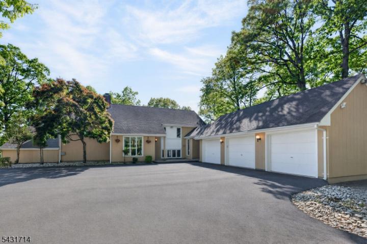 Photo of 1530 Mountain Top Road