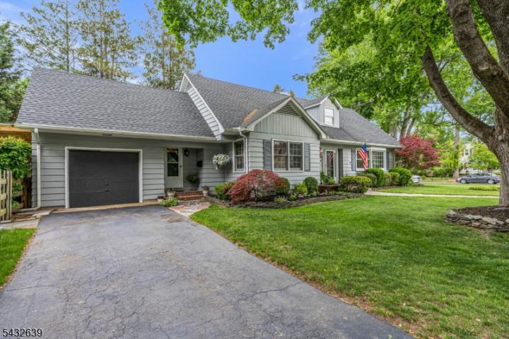 Photo of 717 Hawthorne Avenue