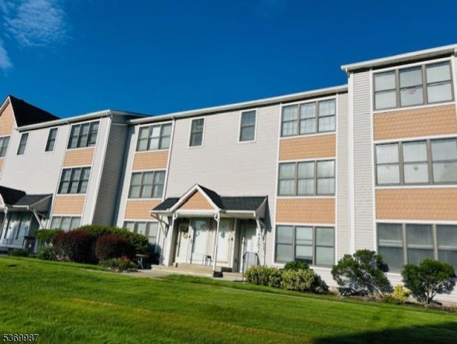 Photo of 84 Heritage Lane, Hamburg NJ