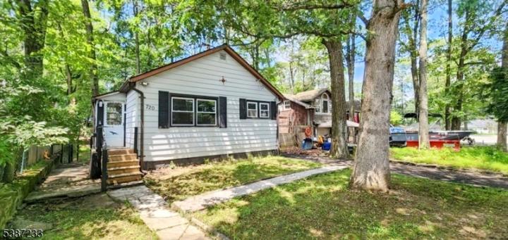 Photo of 720 Brooklyn Mountain Road, Hopatcong NJ