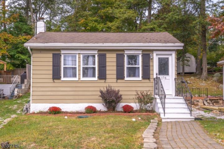 Photo of 176 Monroe Trail, Hopatcong NJ