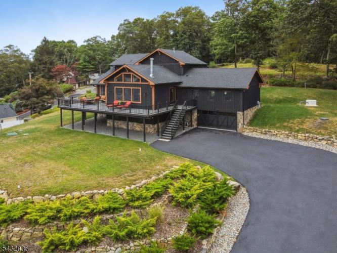 Photo of 8 Sutton Road, Hopatcong NJ