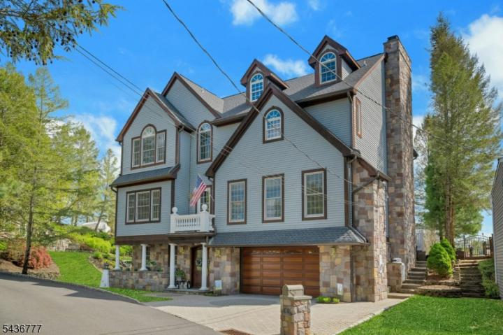 Photo of 10 Oakdale Avenue, Hopatcong NJ