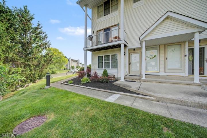 Photo of 12 Amherst Court, Hamburg NJ