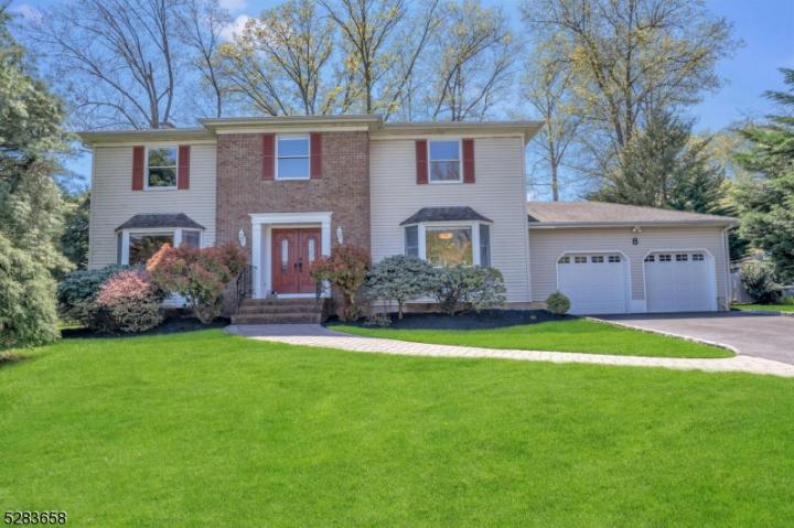 Photo of 8 Evergreen Court, Westfield Town NJ