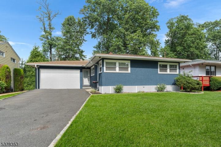 Photo of 221 Douglas Road, Roselle NJ