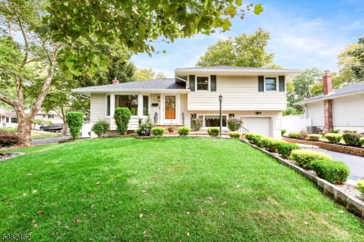 Photo of 723 Dianne Court, Rahway City NJ