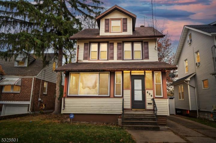 Photo of 424 E 4th Avenue, Roselle NJ