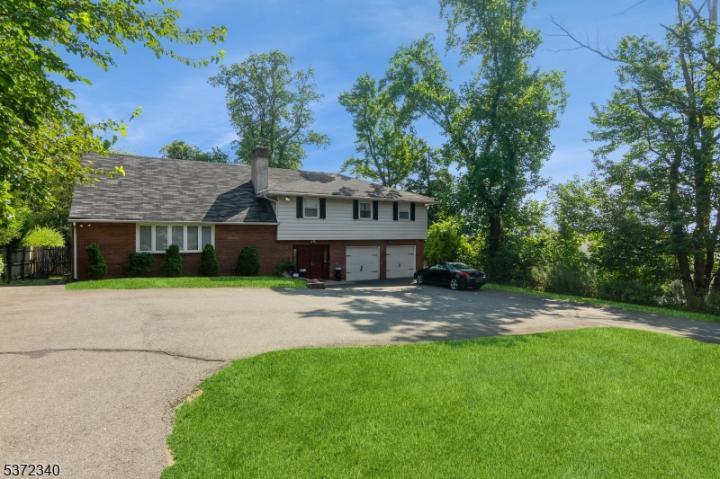 Photo of 472 Summit Road, Mountainside NJ