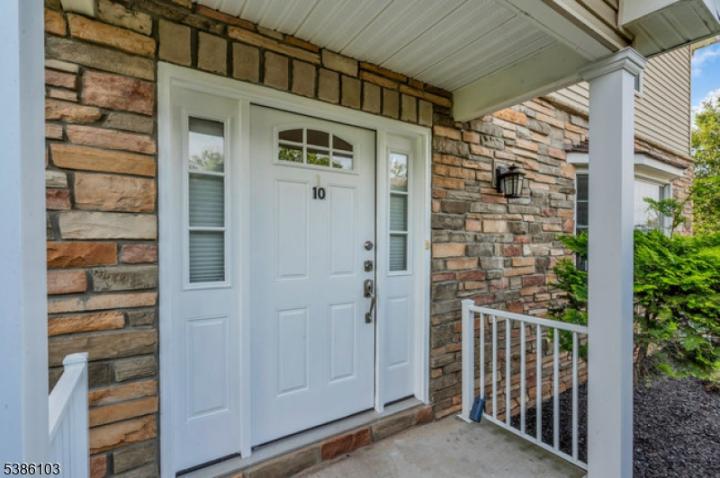 Photo of 10 Harvey Court, Clark NJ