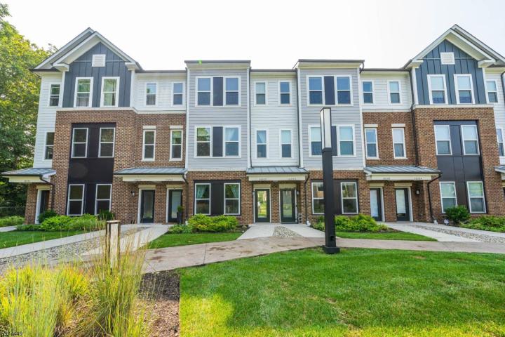 Photo of 10 Sadie Circle 10102, Union NJ