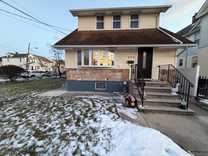 Photo of 746 Murray Street 1