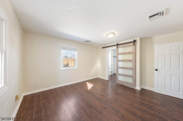 Photo of 985 Arnet Avenue