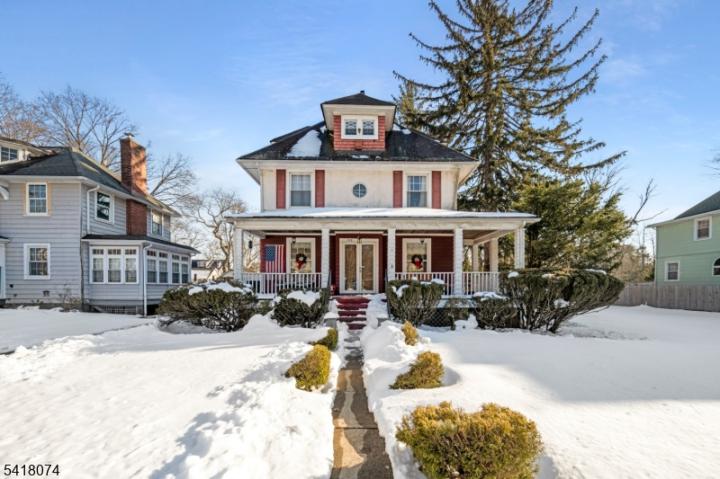 Photo of 1218 Martine Avenue