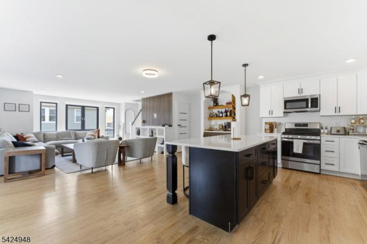 Photo of 25 E 10th Street A, Linden City NJ