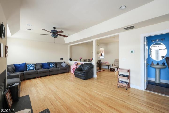 Photo of 1427 Barnhardt Lane, Rahway City NJ