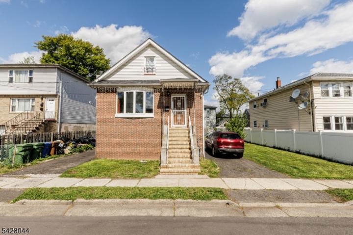 Photo of 627 Van Buren Avenue