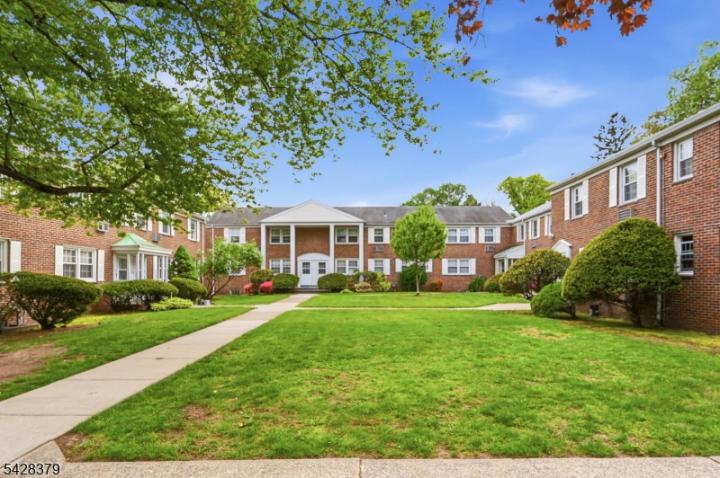 Photo of 445 Morris Avenue 14