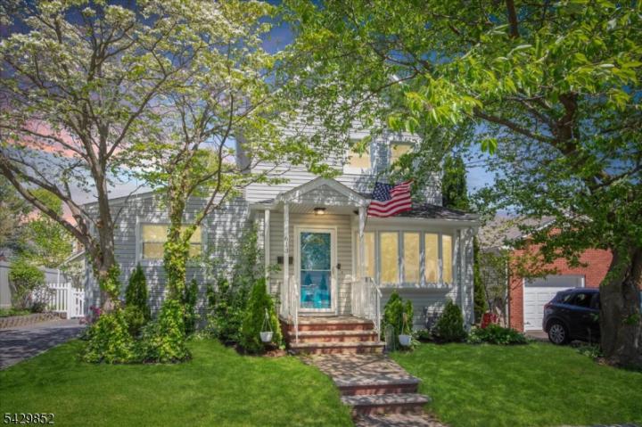 Photo of 613 Maplewood Avenue