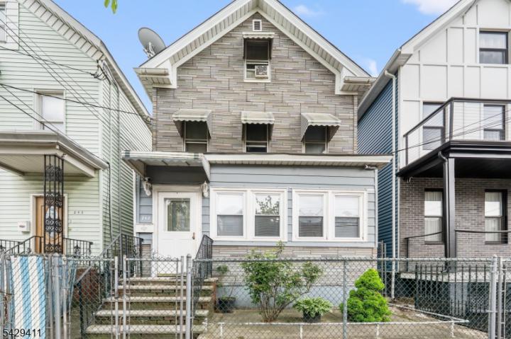 Photo of 242 Franklin Street