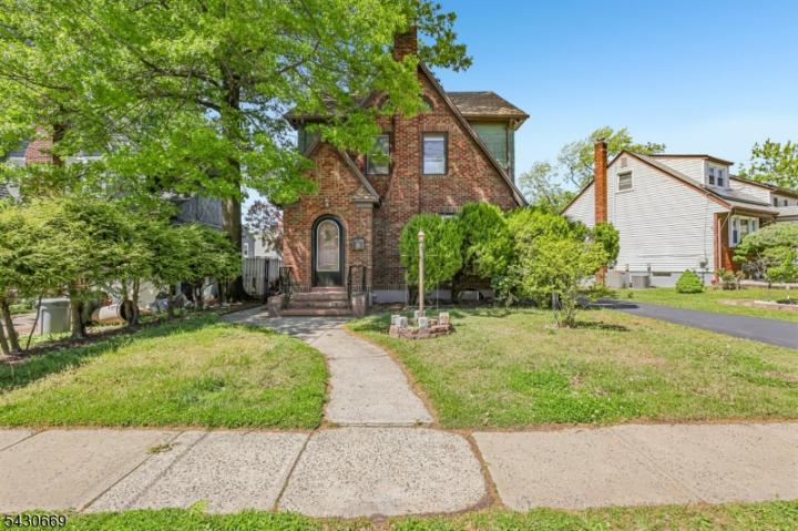 Photo of 423 E Lincoln Avenue