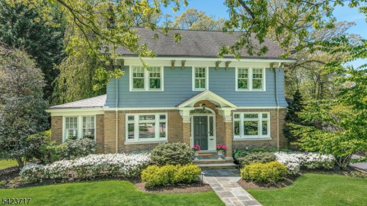 Photo of 230 Summit Avenue