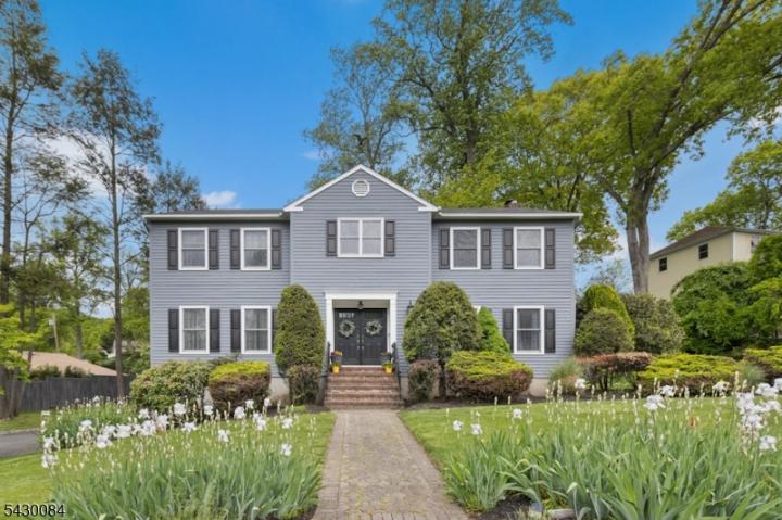 Photo of 220 Queens Lane