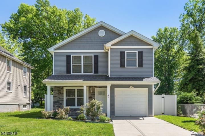 Photo of 144 E 7th Avenue