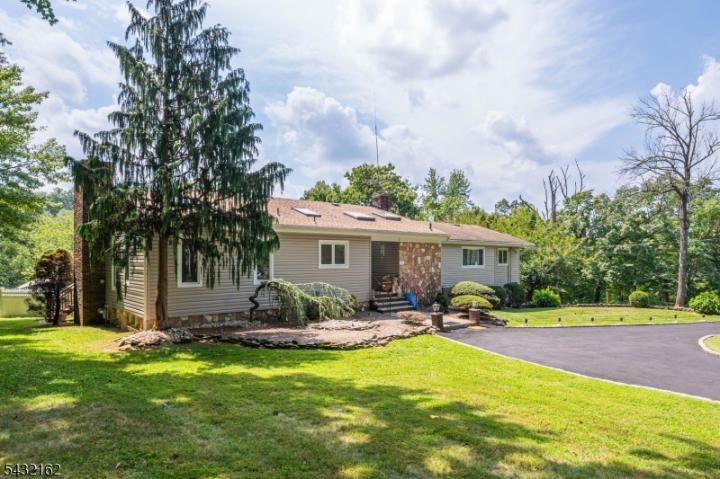 Photo of 220 Horseshoe Road