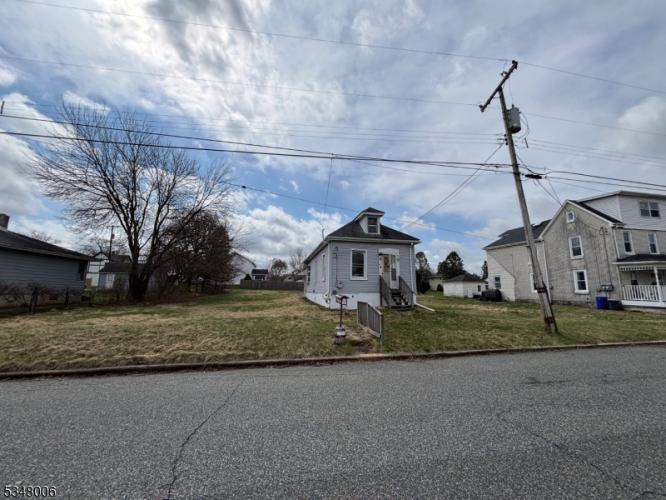 Photo of 814 Sigsbee Avenue, Alpha NJ