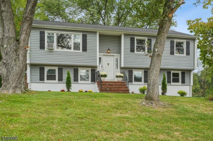 Photo of 6 Parkview Drive, Mansfield NJ