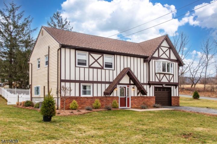 Photo of 2 Rolling View Drive