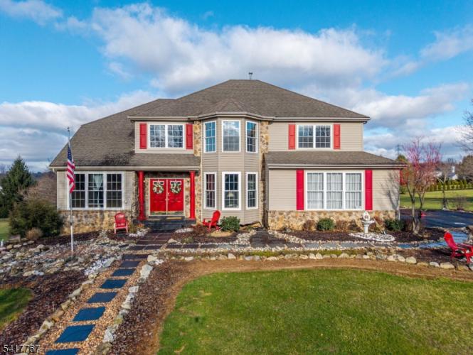 Photo of 12 Foxwood Lane, Lopatcong NJ