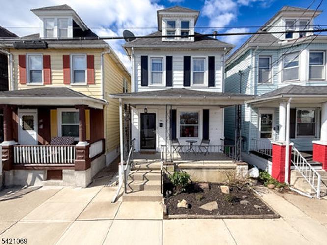 Photo of 82 Evelyn Avenue
