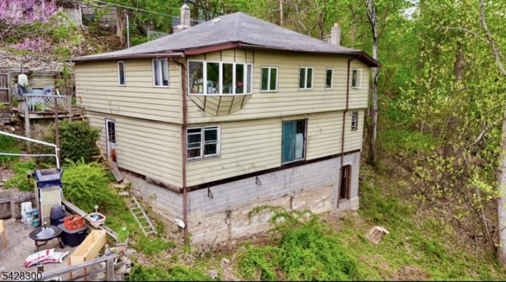 Photo of 167 Lakeside Drive W