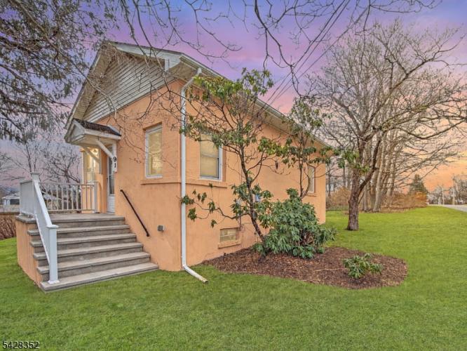 Photo of 91 Clinton Avenue, Mansfield NJ