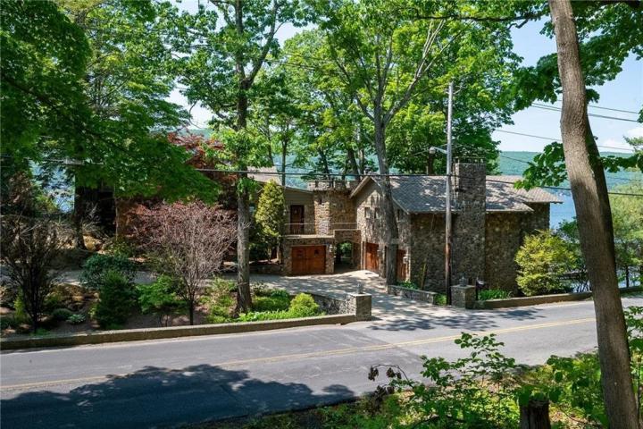 Photo of 401 East Shore Road, Greenwood Lake NY
