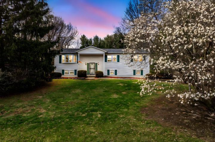 Photo of 10 Longview Lane, Middletown NY