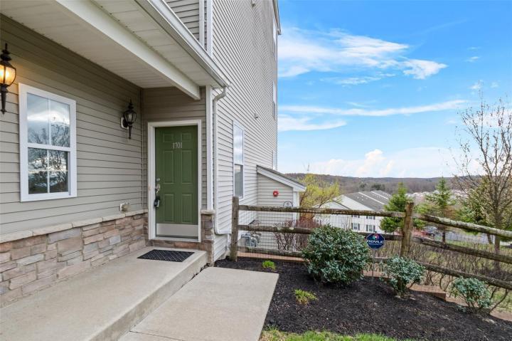 Photo of 1701 Hawthorn Way