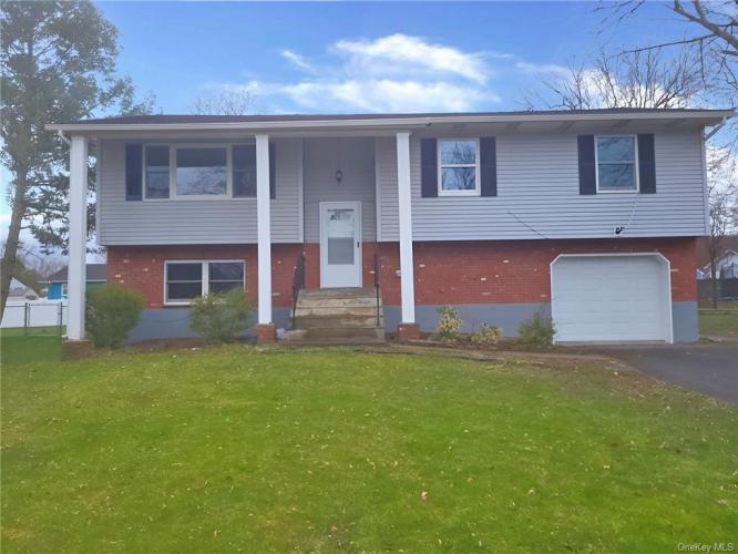 Photo of 8 Brewster Drive, Middletown NY