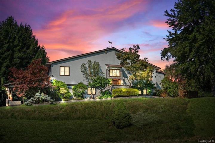 Photo of 14 Longview Lane, Middletown NY