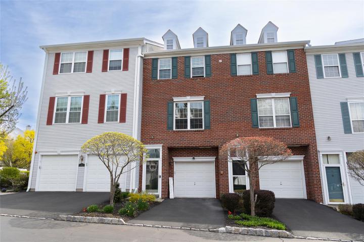 Photo of 4 Willow Drive, Nanuet NY