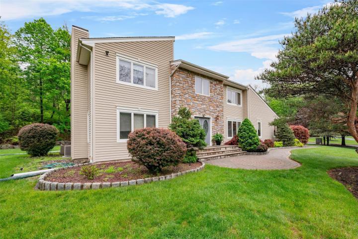 Photo of 1 Blue Sky Drive, Suffern NY