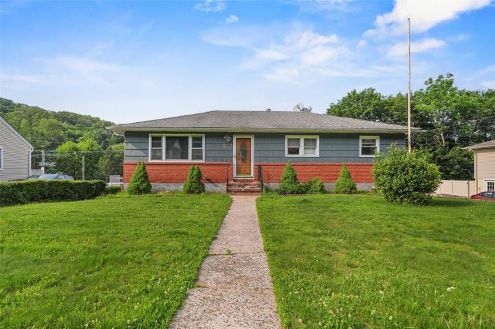 Photo of 16 Bender Court, Stony Point NY