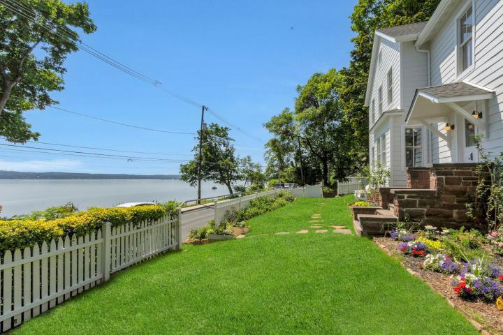 Photo of 115 River Road