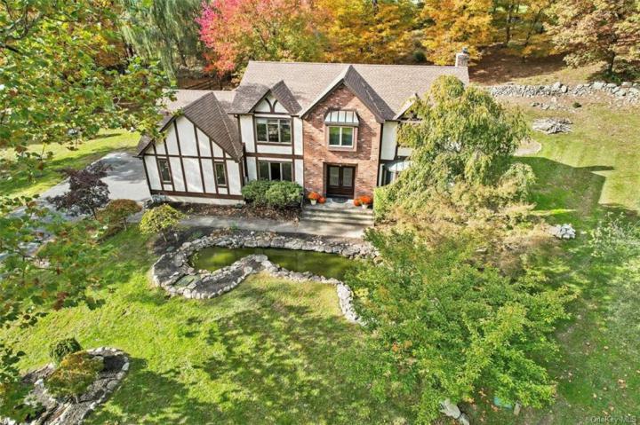 Photo of 10 Higgins Drive, Stony Point NY